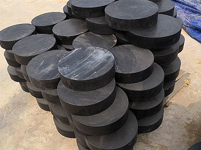 根河市板式橡胶支座由若干层橡胶片与薄钢板经加压硫化
